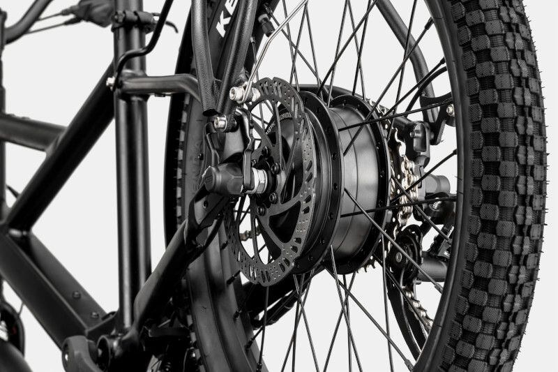 The bike’s 250W Hyena hub motor uses a bottom bracket torque sensor and dishes out pedal assist up to 20 mph.