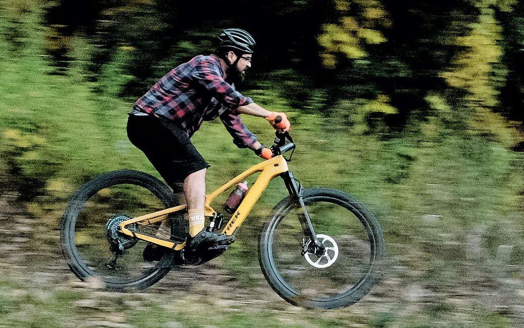 Trek trail outlet behind bike