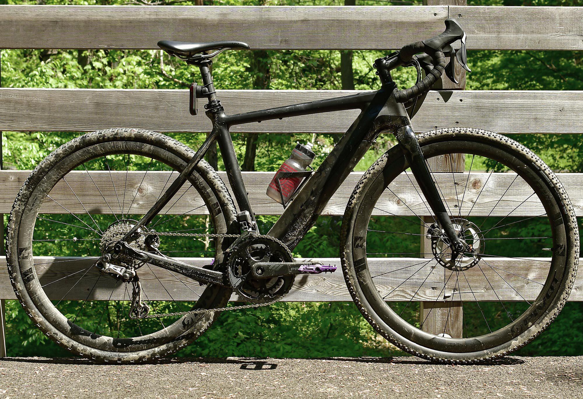pivot gravel bike